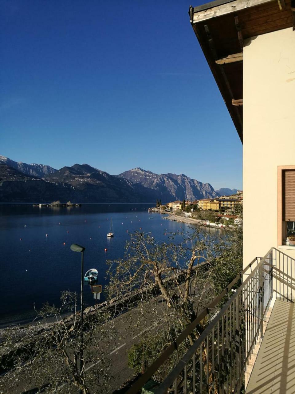 Casa Ines Fronte Lago Aparthotel Brenzone sul Garda Exterior foto