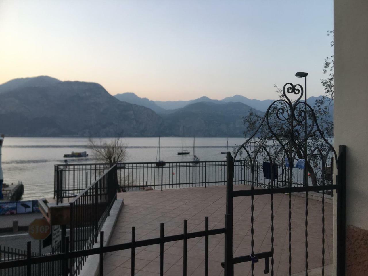 Casa Ines Fronte Lago Aparthotel Brenzone sul Garda Exterior foto