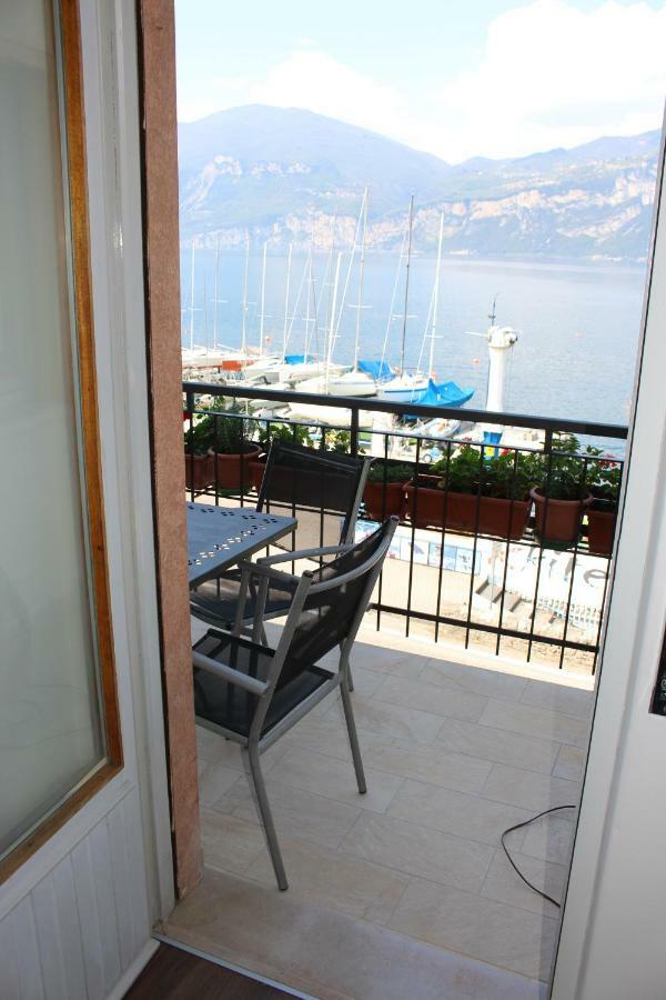 Casa Ines Fronte Lago Aparthotel Brenzone sul Garda Exterior foto