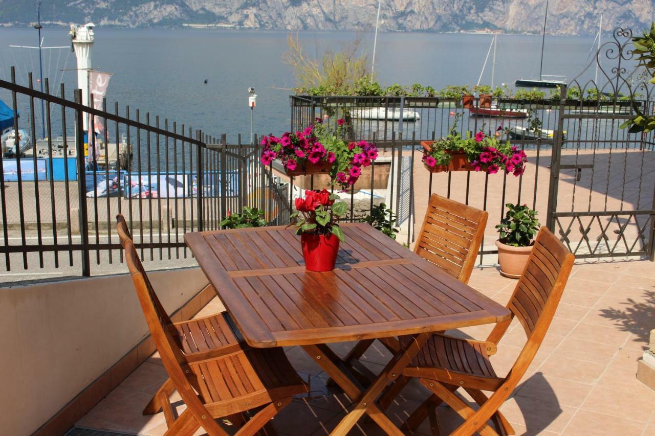 Casa Ines Fronte Lago Aparthotel Brenzone sul Garda Exterior foto