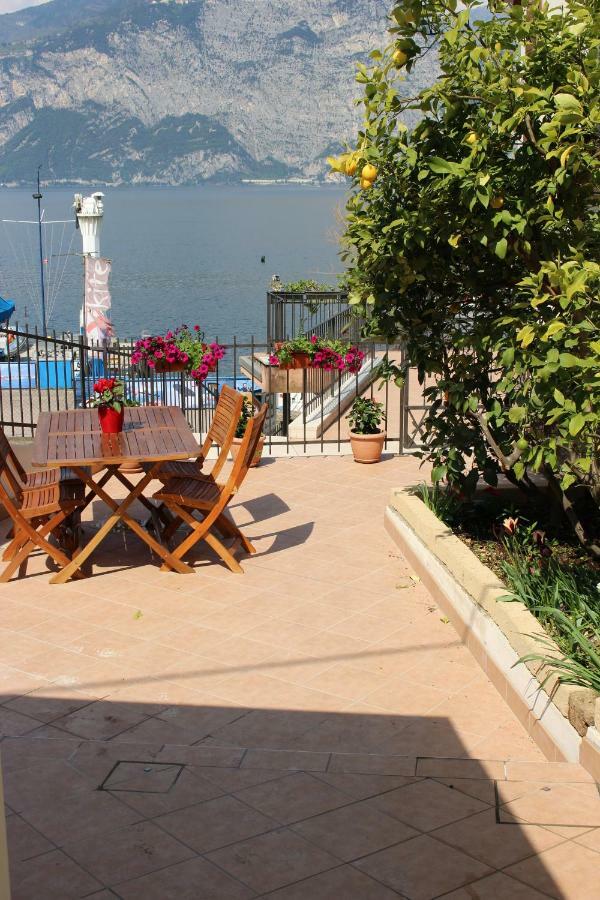 Casa Ines Fronte Lago Aparthotel Brenzone sul Garda Exterior foto